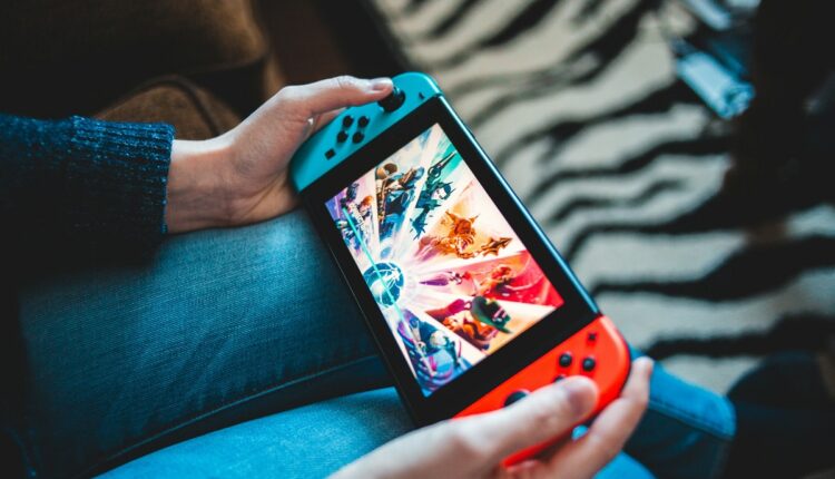La distribuidora japonesa de videojuegos Nintendo lanzará en junio la consola sucesora de Switch