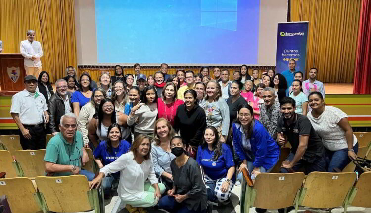 Más de 100 personas con iniciativas de negocio se formaron en temas clave como financiamiento, planes de inversión, mercadeo y promoción