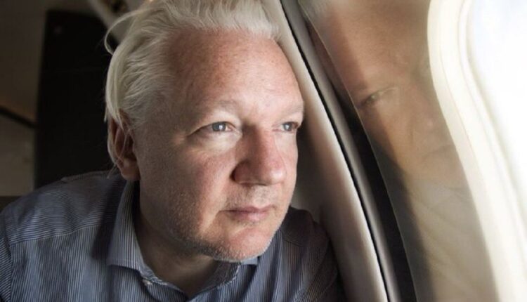 El fundador de WikiLeaks, Julian Assange, se declaró culpable de violar la ley de Espionaje de Estados Unidos y ha quedado libre luego de llegar a un acuerdo con las autoridades del país. Los años en prisión dan por cumplida su sentencia