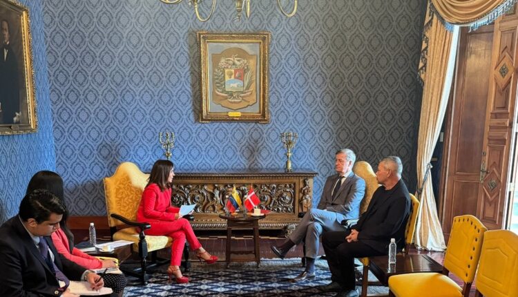 Durante un encuentro entre la viceministra para Europa de Venezuela, Coromoto Godoy, sostuvo un encuentro con el embajador de Dinamarca en Colombia, Erik Høeg, ambos funcionaron evaluaron suscribir un acuerdo de asistencia a los migrantes