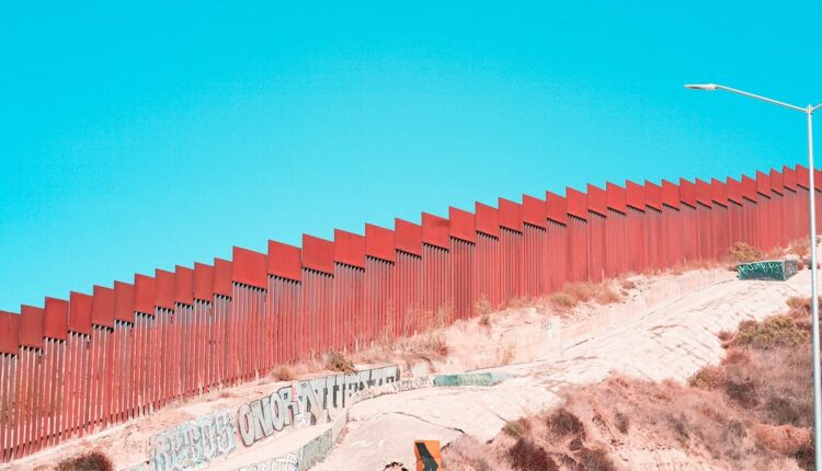 El presidente de Estados Unidos, Joe Biden, anunció este martes una orden ejecutiva para limitar las solicitudes de asilo en la frontera con México