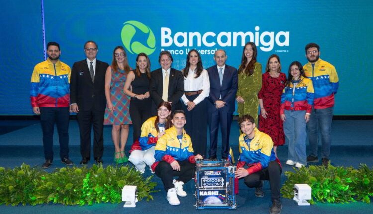 El foro permitió a los participantes recorrer el camino que se transita desde el momento en que se concibe la idea de negocio, hasta convertirlo en un medio de vida digna. Un grupo de microempresarios recibió financiamiento