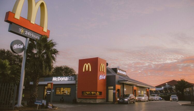 Los clientes de McDonald’s evitan los productos más costosos como los Big Macs, una tendencia que ha generado caída en las ventas de 1,0 % que se ha extendido a todos los segmentos