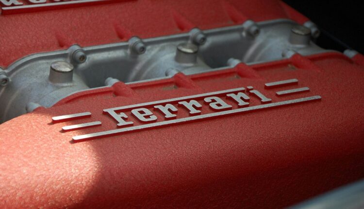 La falsificación de productos Ferrari ha llevado a la empresa a pedir a sus clientes que denuncien la piratería y les ofrece incentivos