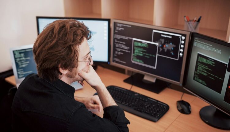 Una falla de actualización en la plataforma de ciberseguridad CrowdStrike causó problemas en sistemas de Microsoft que han afectado aeropuertos en Estados Unidos y otros países así como al sistema de salud, entre otros