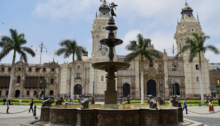 La actual presidenta de Perú, Dina Boluarte, anunció que convocará elecciones el próximo año para su celebración en 2026