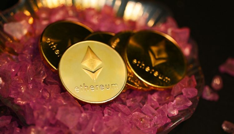 Desde este martes 23 de julio comenzaron las operaciones comerciales de ETF Ethereum al contado en los principales mercados de Estados Unidos