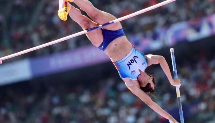 La deportista venezolana Robeilys Peinado logró este lunes en París la clasificación a la final olímpica de salto de garrocha