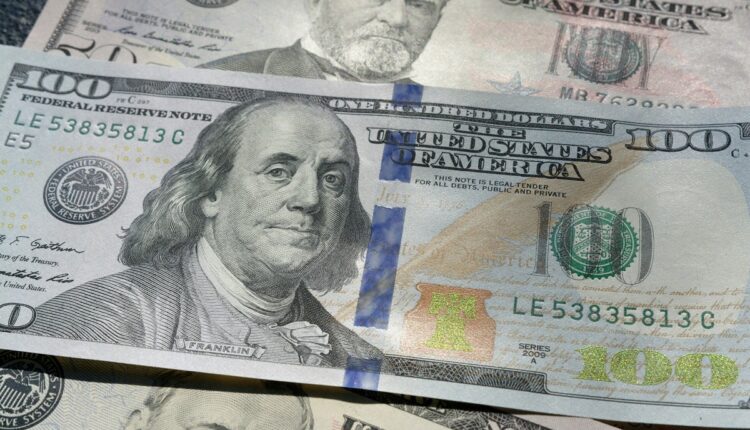 Estados Unidos decidió este miércoles, por octava reunión consecutiva, mantener las tasas de interés entre 5,25 y 5,5 %, de acuerdo con la Fed