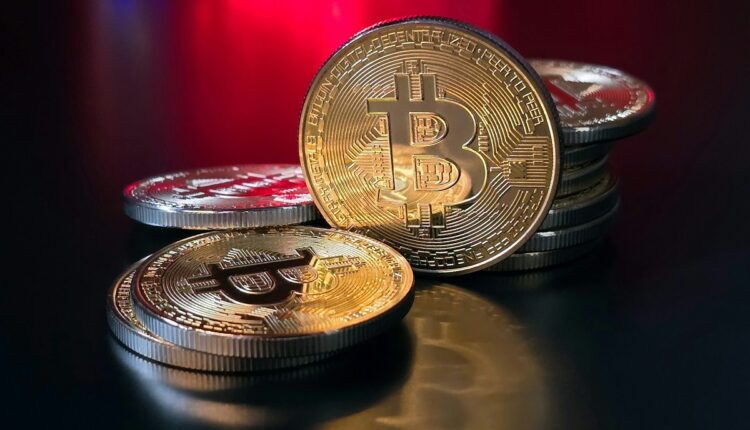 El presidente de Rusia, Vladímir Putin, firmó el jueves 8 de agosto el proyecto de ley que autoriza legalmente la minería de bitcoin en el país. La criptomoneda podría convertirse en un pilar de la economía local en un cambio importante de postura hacia los activos digitales
