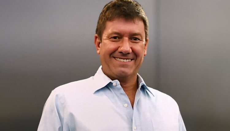 Otero ha llevado su temprana pasión de surfista y su bien trabajada visión empresarial a la creación de eventos masivos de renombre internacional