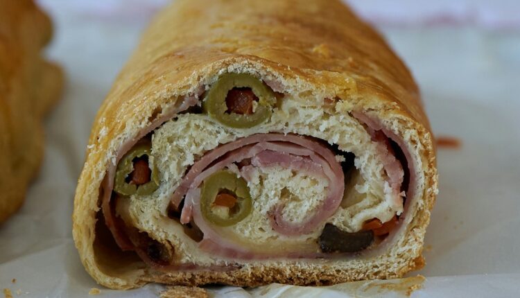 La Federación Venezolana de Industriales de la Panificación y Afines (Fevipan), a través de su presidente Tomás Ramos López, indicó que el sector panadero se prepara para ofrecer el tradicional pan de jamón como preparativos para la temporada navideña