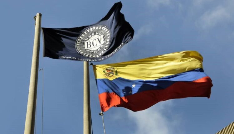 El dólar oficial en Venezuela cierra este jueves 10 de octubre en 37,65 bolívares de acuerdo con la publicación del Banco Central de Venezuela