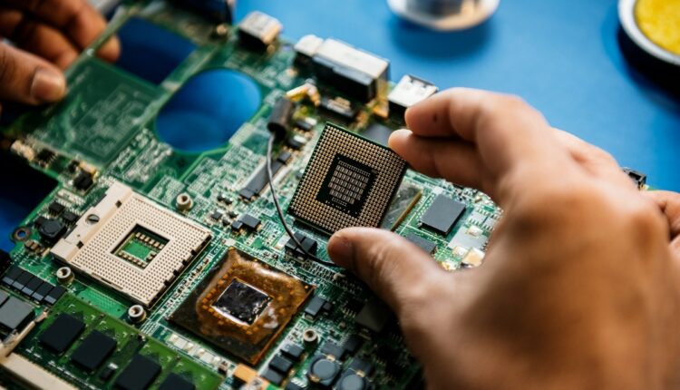 Con el desarrollo de nuevos dispositivos electrónicos, y eléctricos, los anteriores quedan obsoletos. La correcta gestión de estos desechos asegura un futuro saludable y sostenible