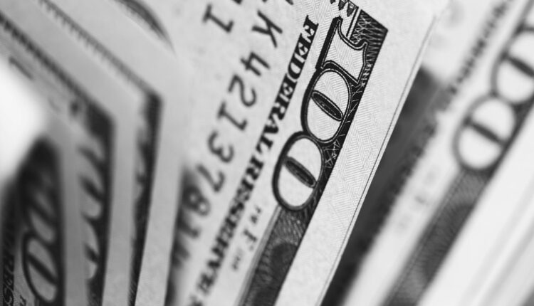 De acuerdo con un estudio reciente de la plataforma de Crypto ISAC, los delincuentes siguen dando preferencia al dinero en efectivo como medio para sus actos ilícitos frente a las criptomonedas