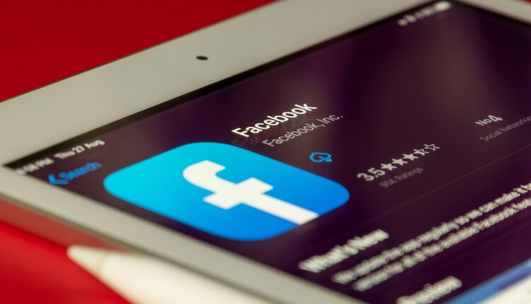 La red social Facebook se encamina al mayor rediseño en años, según el anuncio de la casa matriz Meta recientemente en el evento Facebook IRL en Austin. La plataforma está decidida a conquistar a la generación Z