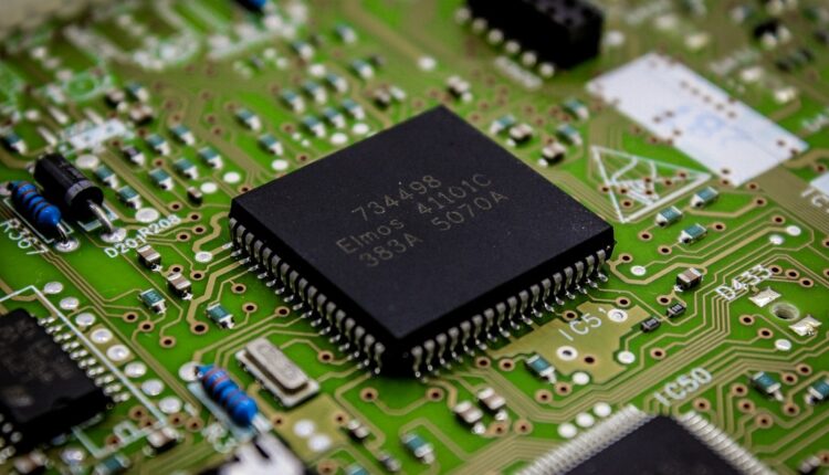 La ciudad de Nueva York acogerá el primer centro de investigaciones de semiconductores según anunció la gobernadora Kathy Hochul, con lo cual buscarán enfrentar la competencia china