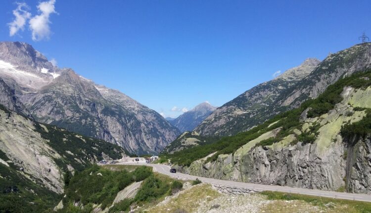 Los Alpes Suizos contarán pronto con el primer parque de energía solar, proyecto que deberá estar listo en 2025 según una ley federal aprobada hace dos años