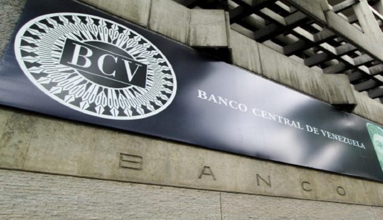 Los economistas Hermes Pérez y Luis Crespo estiman que el Banco Central de Venezuela colocará entre 1.200 y 1.800 millones de dólares mensualmente hasta diciembre a través de las mesas de cambio