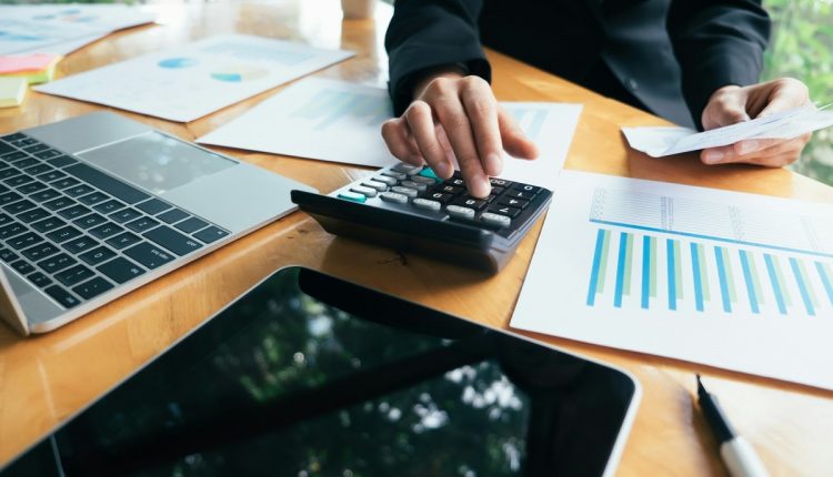 La vicepresidenta de Venezuela informó a mediados de diciembre la firma de acuerdo con China para un plan de inversiones de $ 10.000 millones para crear un parque industrial en Falcón, al occidente del país