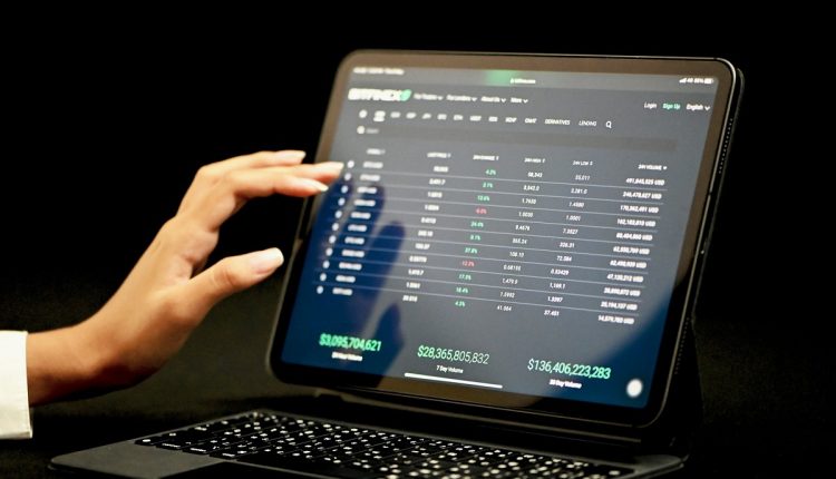 En Bolivia, abogados de las firmas Iver von Borries y Javier Romero Mendizábal presentaron ante el Senado de Bolivia la propuesta de utilizar Tether como índice legal para operaciones financieras