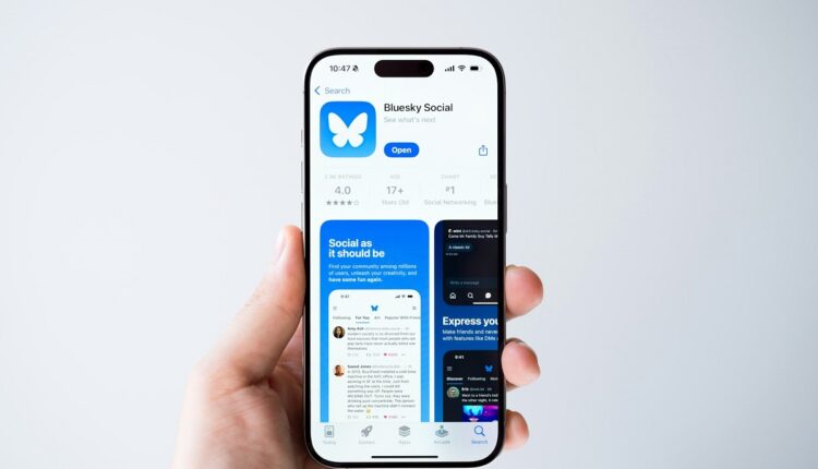 Ante la migración de usuarios desde X, Bluesky endurecerá las medidas de autenticación para combatir la suplantación de identidad frente a cuentas de parodias, sátiras y cuentas de fans