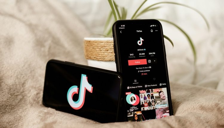Los rumores de compra de TikTok por otras corporaciones continúan. Ahora apuntan a una alianza entre Oracle y Microsoft para hacerse con la plataforma de videos