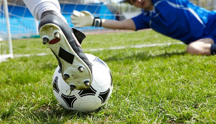 Hasta 2030 fue extendido el contrato del futbolista venezolano de 22 años Jon Aramburu con su club, Real Sociedad de la liga española. La cláusula de rescisión quedó establecida en 60 millones de euros