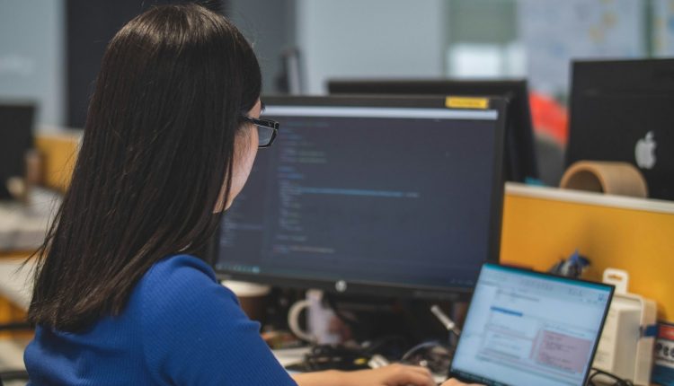 Según un anuncio hecho este martes por la portavoz de la Casa Blanca, Karoline Leavitt, la Casa Blanca otorgará un lugar en el recinto a influencers de redes sociales, podcasters, blogueros y representantes de nuevos medios