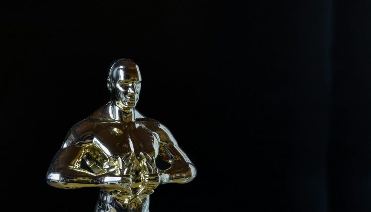 La 97ª entrega de los premios Oscar se realizará este domingo 2 de marzo en Los Ángeles, California. Los ganadores no reciben dinero en efectivo, solo la preciada estatuilla cuya comercialización está prohibida por la Academia de Artes y Ciencias Cinematográficas