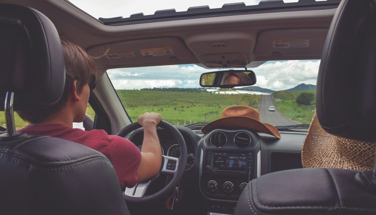 A través de una reforma en las normas de circulación, la Unión Europea permitirá la creación de un carnet digital para menores de 17 años, siempre que vayan acompañados de un adulto