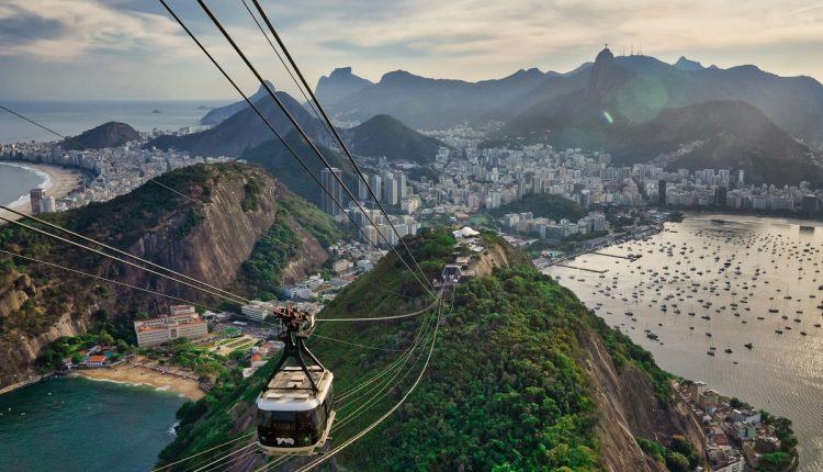 En medio de una lucha contra la inflación, el Banco Central de Brasil redujo sus previsiones de crecimiento económico para este año