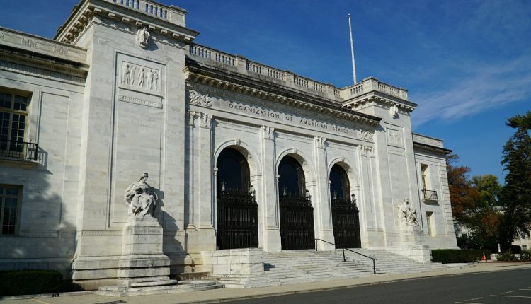 La Organización de Estados Americanos eligió al canciller de Surinam, Albert Ramdin, como el sucesor de Luis Almagro en la presidencia para el período 2025-2030