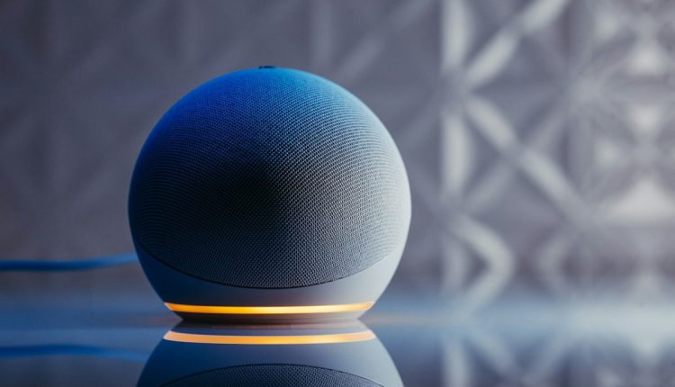 La asistente de voz de Amazon, Alexa, llega renovada, con impulso de la inteligencia artificial generativa para convertirse en la mejor amiga del mundo digital