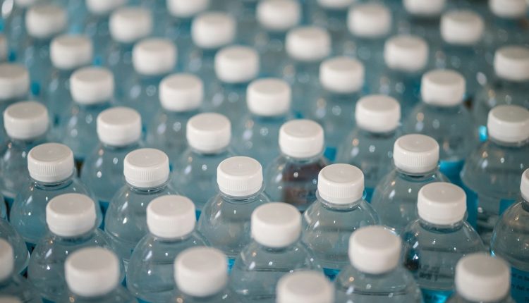 Con la firma de un convenio con inversionistas, el Ministerio de Industrias y Producción Nacional de Venezuela potenciará 10 industrias locales del sector plástico