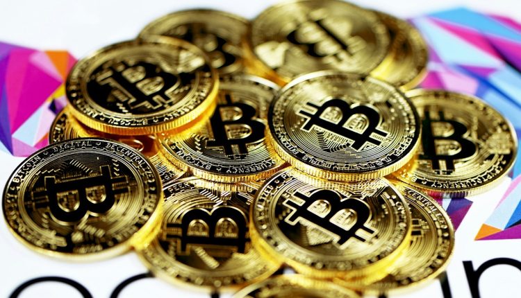 En medio de una crisis interna por falta de dólares que afecta la economía de Bolivia, el gobierno autorizó por decreto a la firma estatal de energía YPFB para el uso de criptomonedas en el pago de importaciones de energía