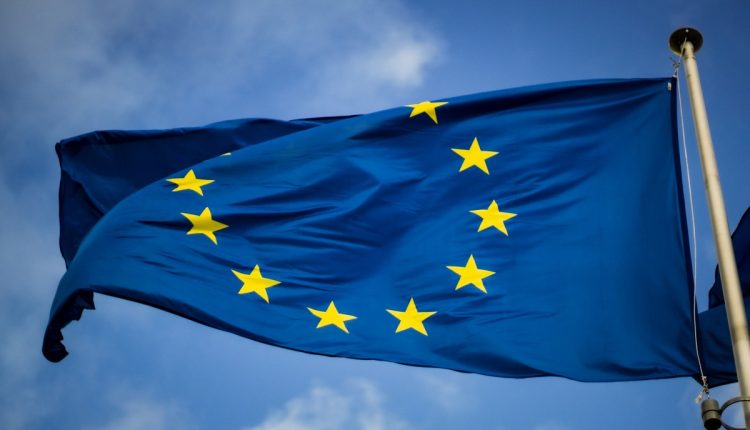 Los ministros de Interior de la Unión Europea aplazaron hasta el último trimestre de 2026 el Sistema Europeo de Información y Autorización de Viajes (ETIAS), por lo que los ciudadanos de países exentos de visa podrán seguir ingresando al continente sin dicho documento