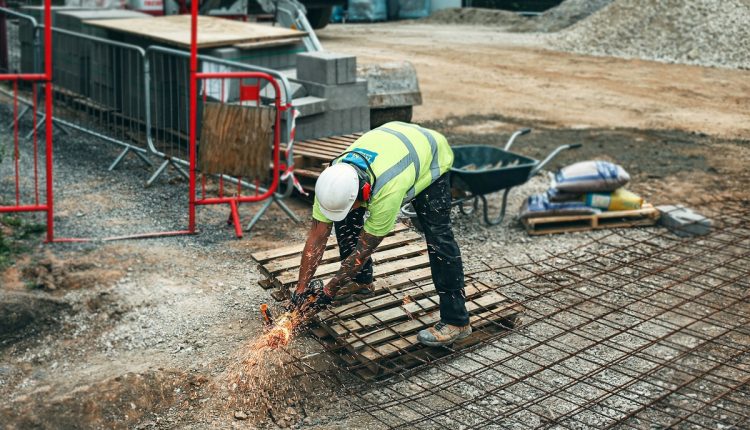 De acuerdo con datos del Instituto Nacional de Estadística y Censos de Argentina, el sector laboral informal engloba unos 5,7 millones de personas