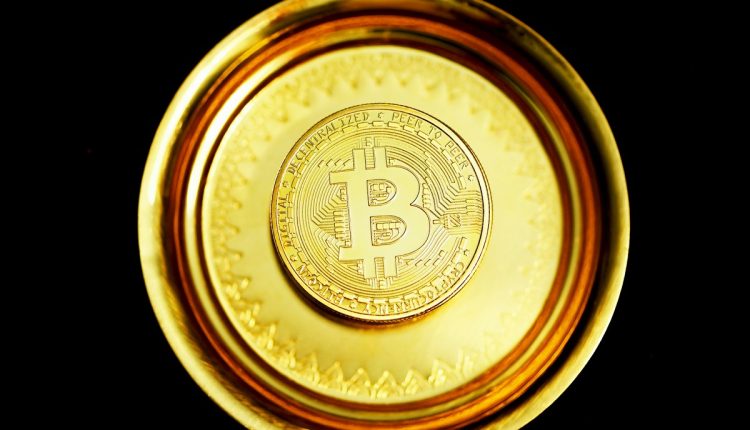 El consejero cripto de la Casa Blanca, Bo Hines, ha sugerido la posibilidad de usar el dinero de los aranceles para comprar bitcoin para fortalecer la reserva