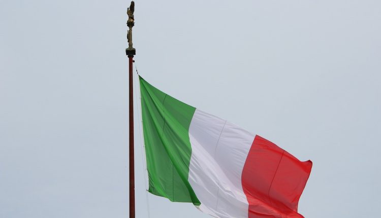 El ministro de Economía de Italia, Giancarlo Giorgetti, confirmó la semana pasada que la previsión de crecimiento del PIB del país para este año se redujo a 0,6 %