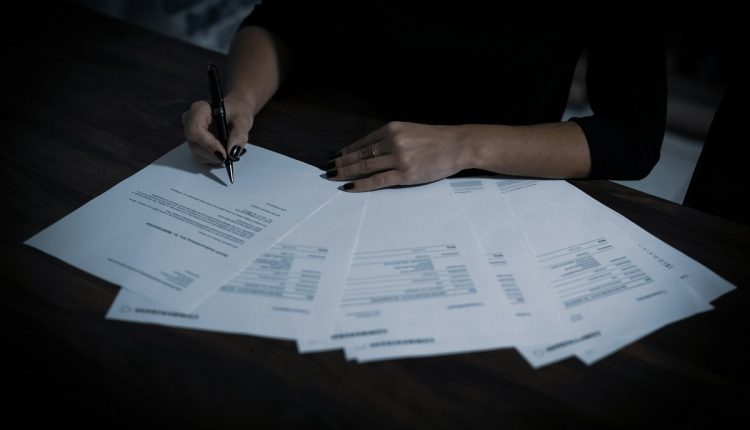 Con la firma de un acuerdo de libre comercio, India y Reino Unido reducirán los aranceles a la importación de productos y bienes estratégicos