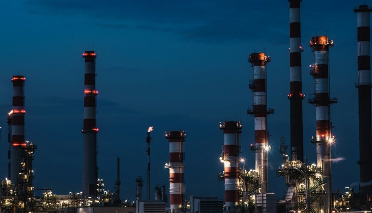 La OPEP+ decidió aumentar la producción de petróleo al triple de lo pautado inicialmente, para alcanzar los 411.000 barriles diarios a partir del 1 de junio