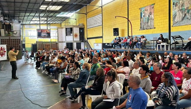 A través de un foro comunitario, la dirección de Responsabilidad Social Empresarial del banco ofreció herramientas y conocimientos a la comunidad de la Parroquia San José Obrero, de Los Frailes de Catia