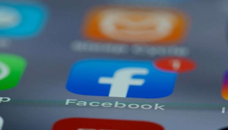La Corte Suprema de Brasil llegó a un acuerdo esta semana, por amplia mayoría entre sus jueces, para afianzar las normativas aplicadas a las plataformas digitales, tomando en cuenta aspectos como la propagación de noticias falsas y discursos de odio