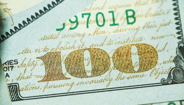 De acuerdo con estimaciones del economista Asdrúbal Oliveros, tan solo 16 % de las transacciones en Venezuela se realizan divisas, mientras 84 % se efectúan en bolívares