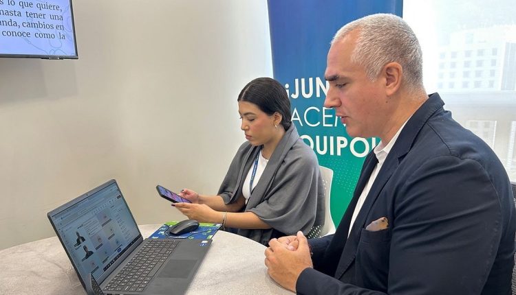 El economista compartió con más de cien participantes, entre empresarios y emprendedores; recibieron orientación sobre cómo protegerse de la inflación, realizar cobranzas o pagos a proveedores, formación de precios y estrategia de cobertura