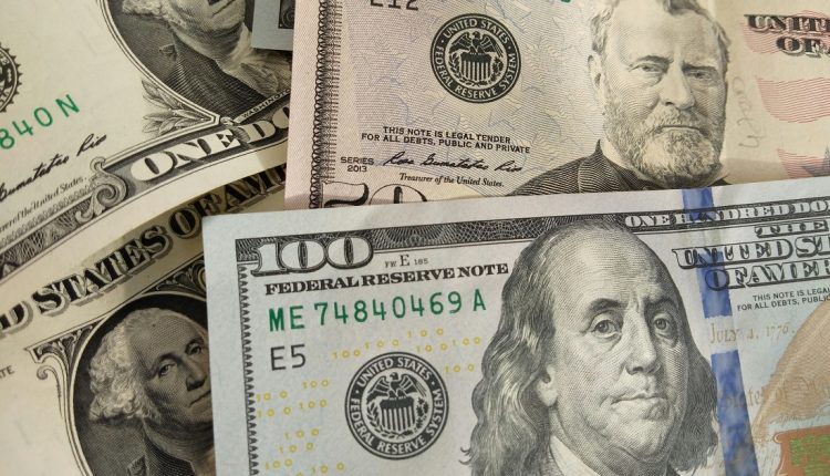 Este lunes 7 de julio, durante la cumbre del grupo de los BRICS, el presidente de Brasil, Luiz Inácio Lula da Silva, lanzó una dura predicción sobre el fin de la hegemonía del dólar estadounidense