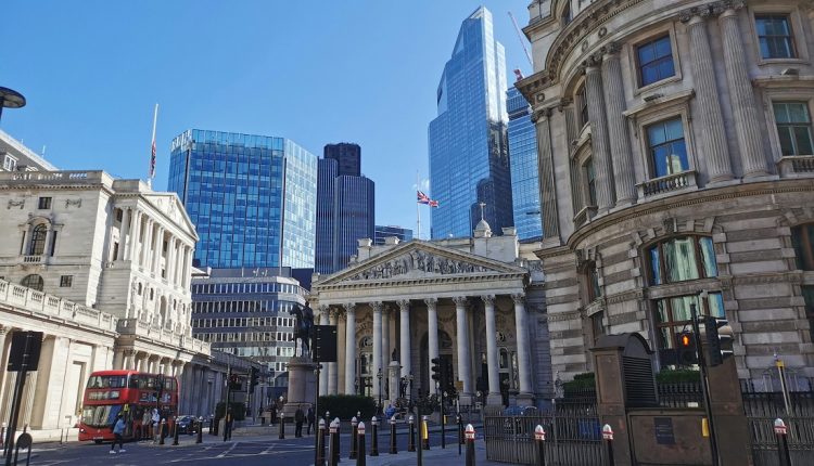 Ante la alta demanda de inversores y cambios globales, la Bolsa de Valores de Londres (London Stock Exchange) está considerando los aspectos tecnológicos y regulatorios para operar las 24 horas del día