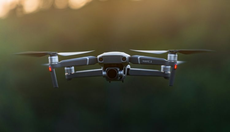 El gobierno venezolano emitió la Gaceta Oficial Extraordinaria N° 6.927, de fecha 18 de agosto, que ordena la suspensión de vuelos y la venta de drones por 30 días en todo el territorio por medidas de seguridad