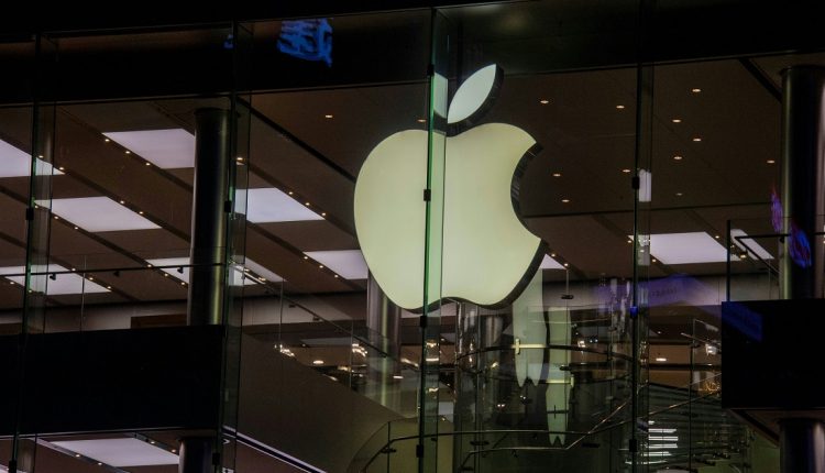 Como una medida para evitar aranceles a sus productos, la tecnológica Apple invertirá en Estados Unidos $ 100.000 millones. Con ello también busca potenciar la producción